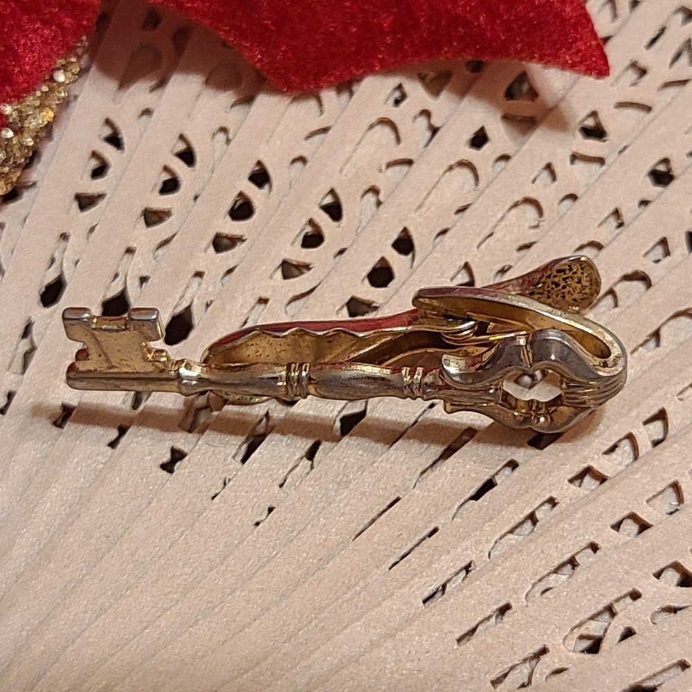 Gold Key Tie Clip - Picture 3 of 9